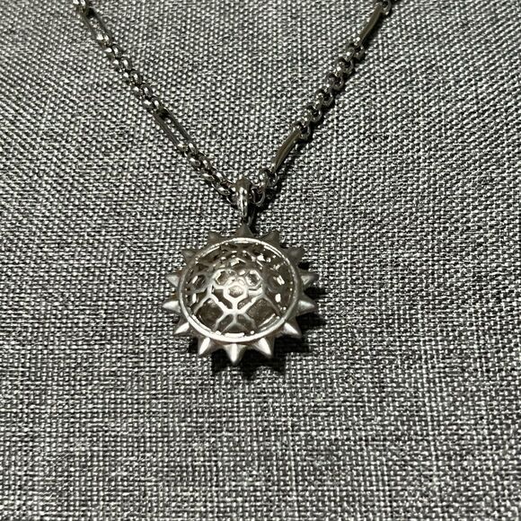 NWOT Kendra Scott Sienna Sun Pendant Necklace in Silver Reversible. #KSNK - Picture 3 of 10